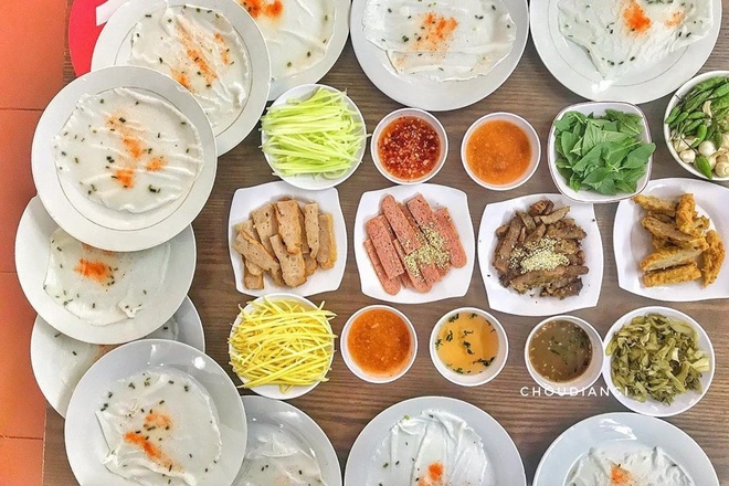 Bánh ướt chồng đĩa và các kiểu ăn uống lạ ở TP.HCM - Địa điểm ăn uống