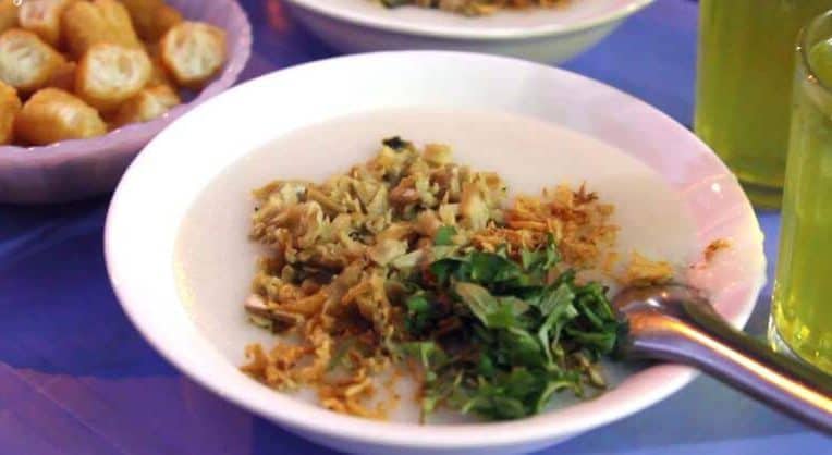 Ăn trưa Hà Nội ở cháo trai Trần Xuân Soạn