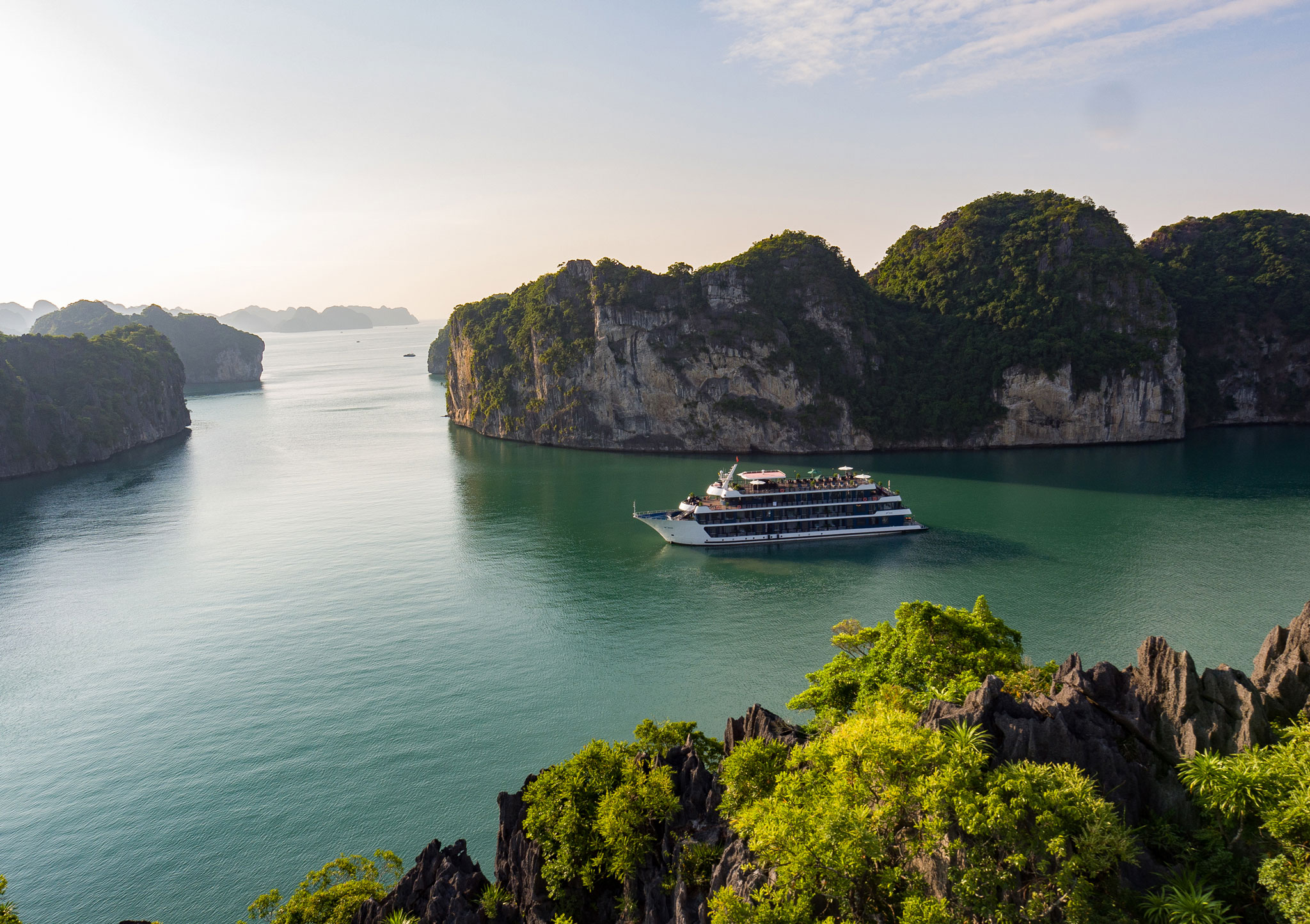 Rosy cruise - Du thuyền 5 sao vịnh Lan Hạ - HALOTOUR