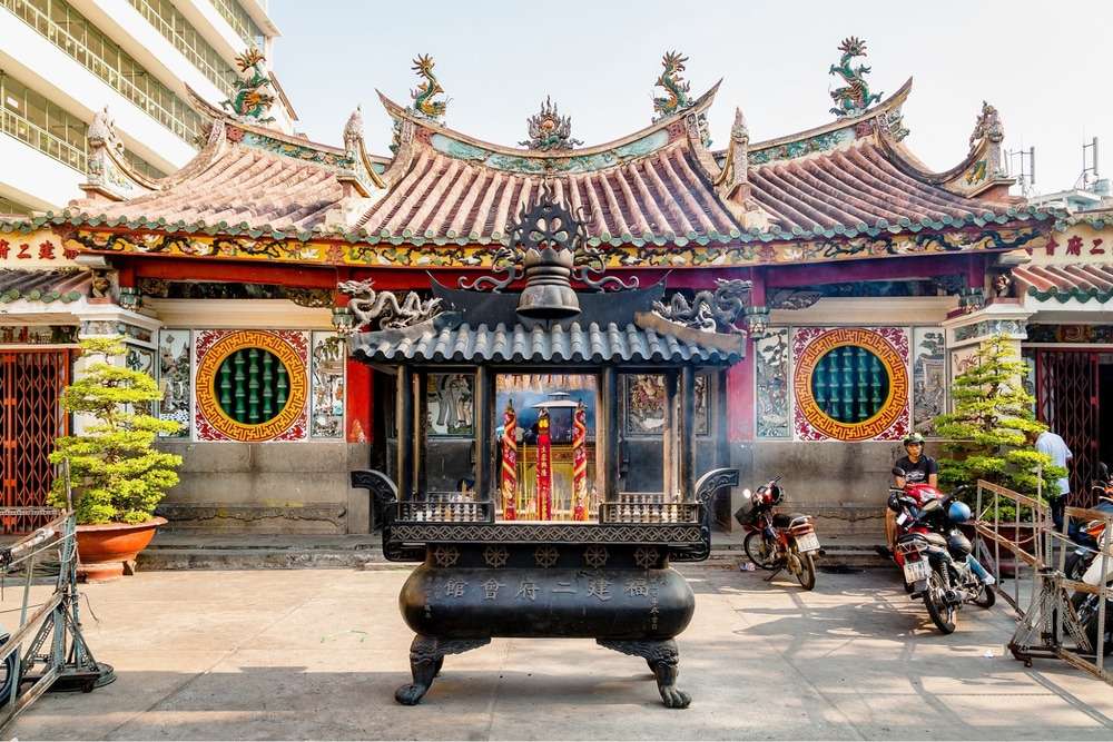 Chùa Bà Thiên Hậu: Khám phá phong cách kiến trúc ấn tượng của ngôi đền trăm tuổi