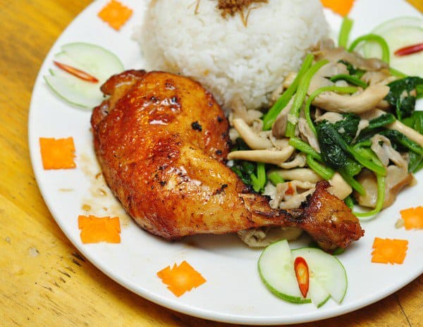 Ăn trưa với cơm nấm đùi gà Nấm Việt Lò Đúc