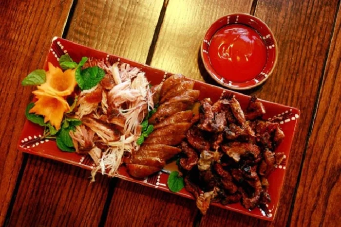 Món vịt quay nổi tiếng ở Pao Quán