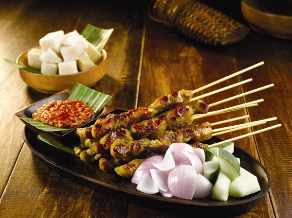 Chắc chắn bạn sẽ cảm thấy hài lòng khi thưởng thức món Satay đặc trưng ở vùng đất Indonesia